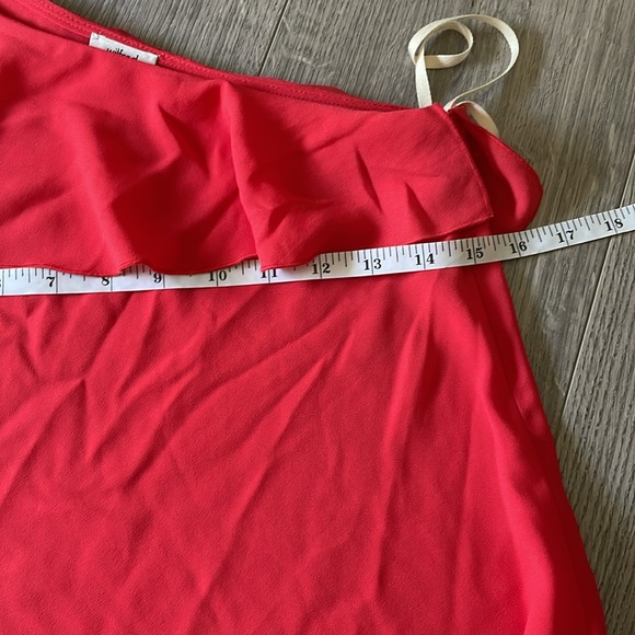 Wilfred Dressy Cropped off the shoulder blouse with 1 long sleeve . - Picture 4 of 7